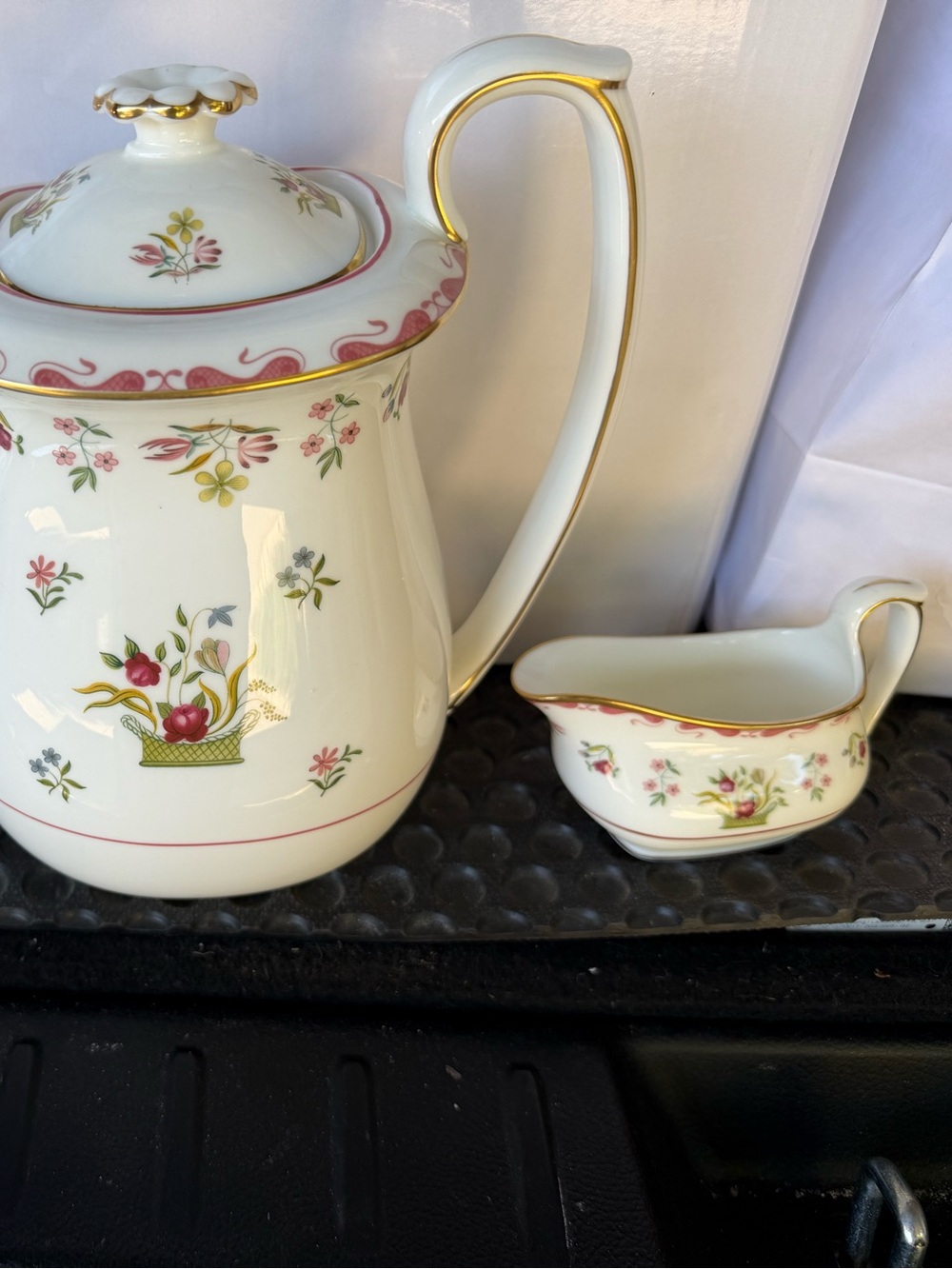 Wedgewood coffee pot, creamer and sugar.
Bianca Williamsburg.